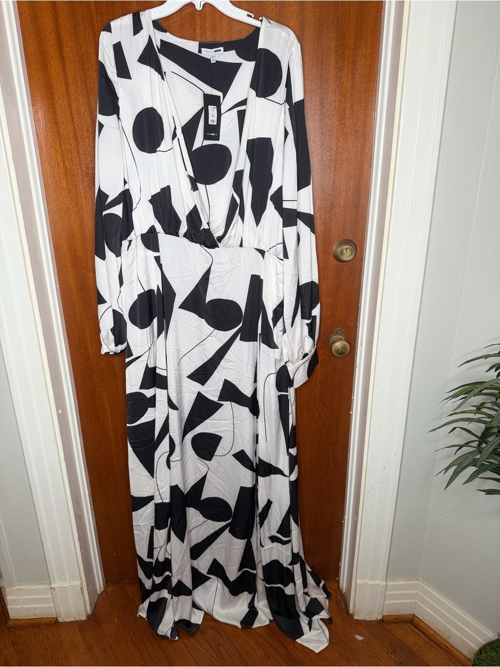 Fashion Nova Black & White Abstract Geometric Maxi Dress